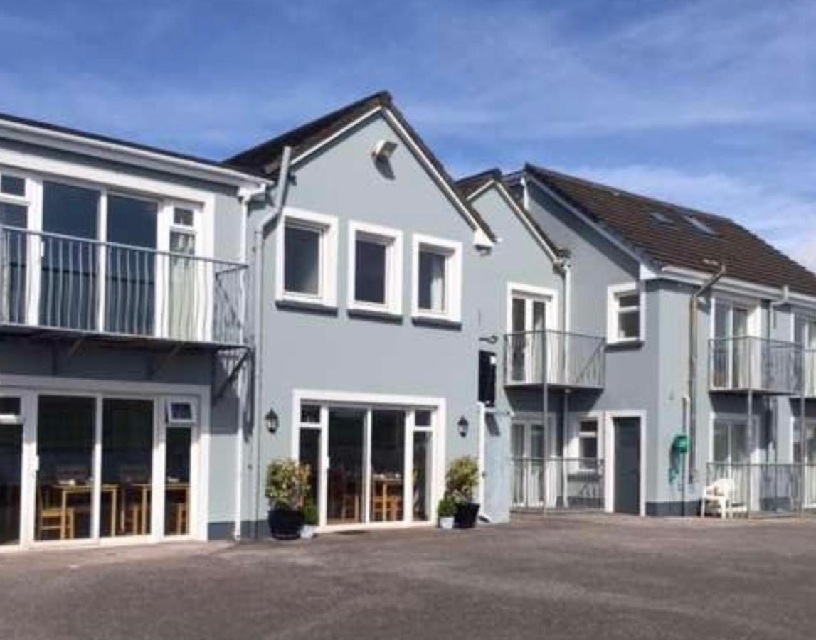 Dingle Harbour Nights Hotel Bagian luar foto