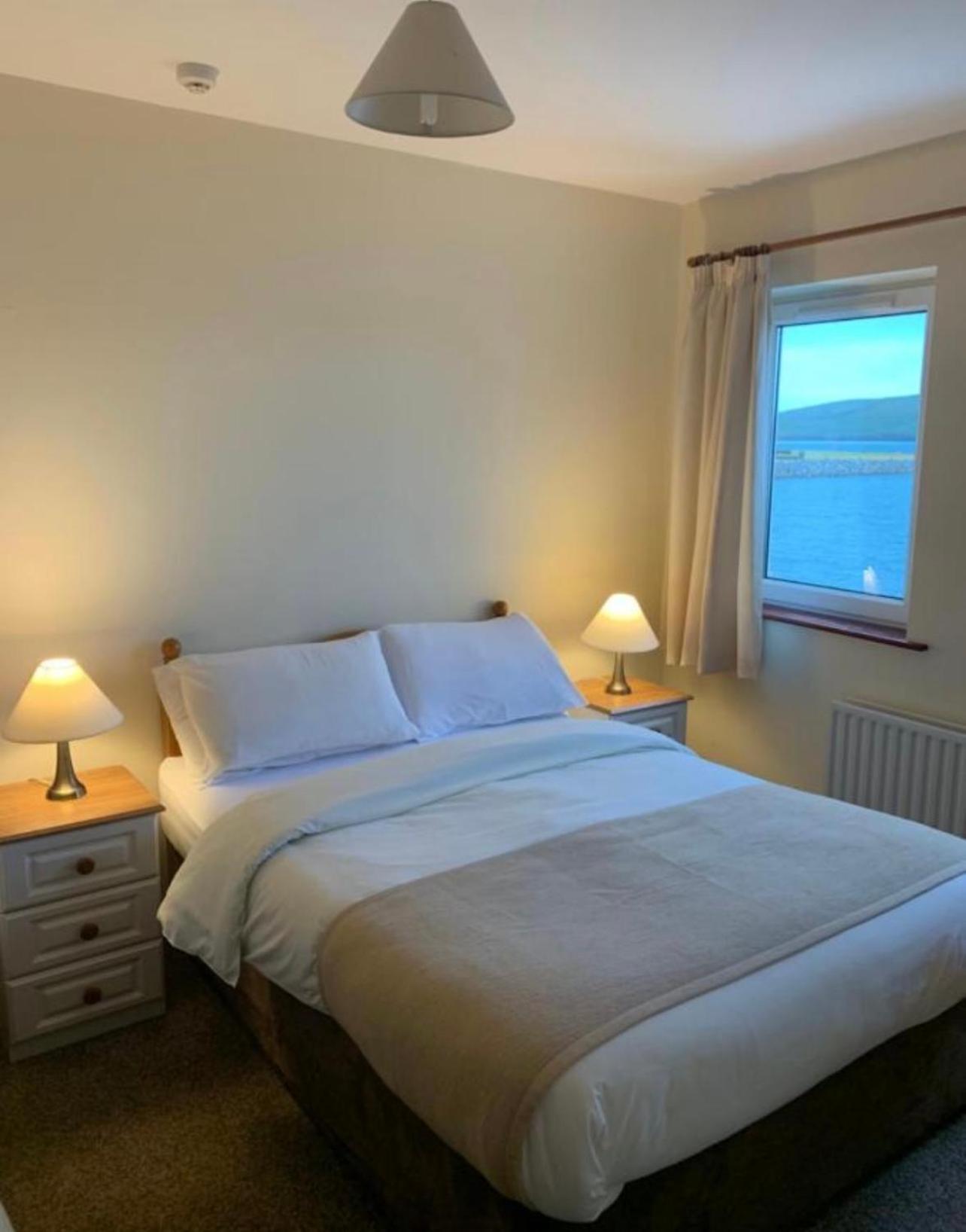 Dingle Harbour Nights Hotel Bagian luar foto