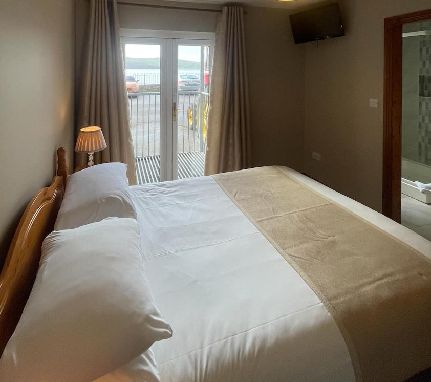 Dingle Harbour Nights Hotel Bagian luar foto