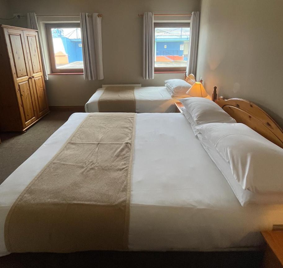 Dingle Harbour Nights Hotel Bagian luar foto